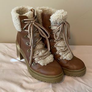 Universal Thread Sherpa Boots